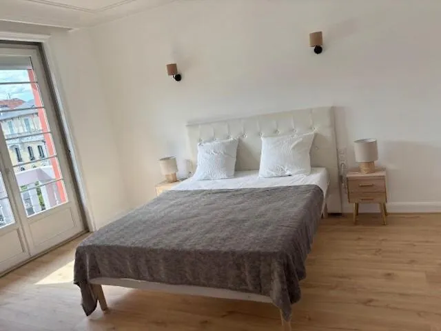 Les Orchidees Et Les Marguerites * Lourdes