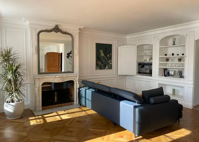 Les Orchidees Et Les Marguerites Лурд